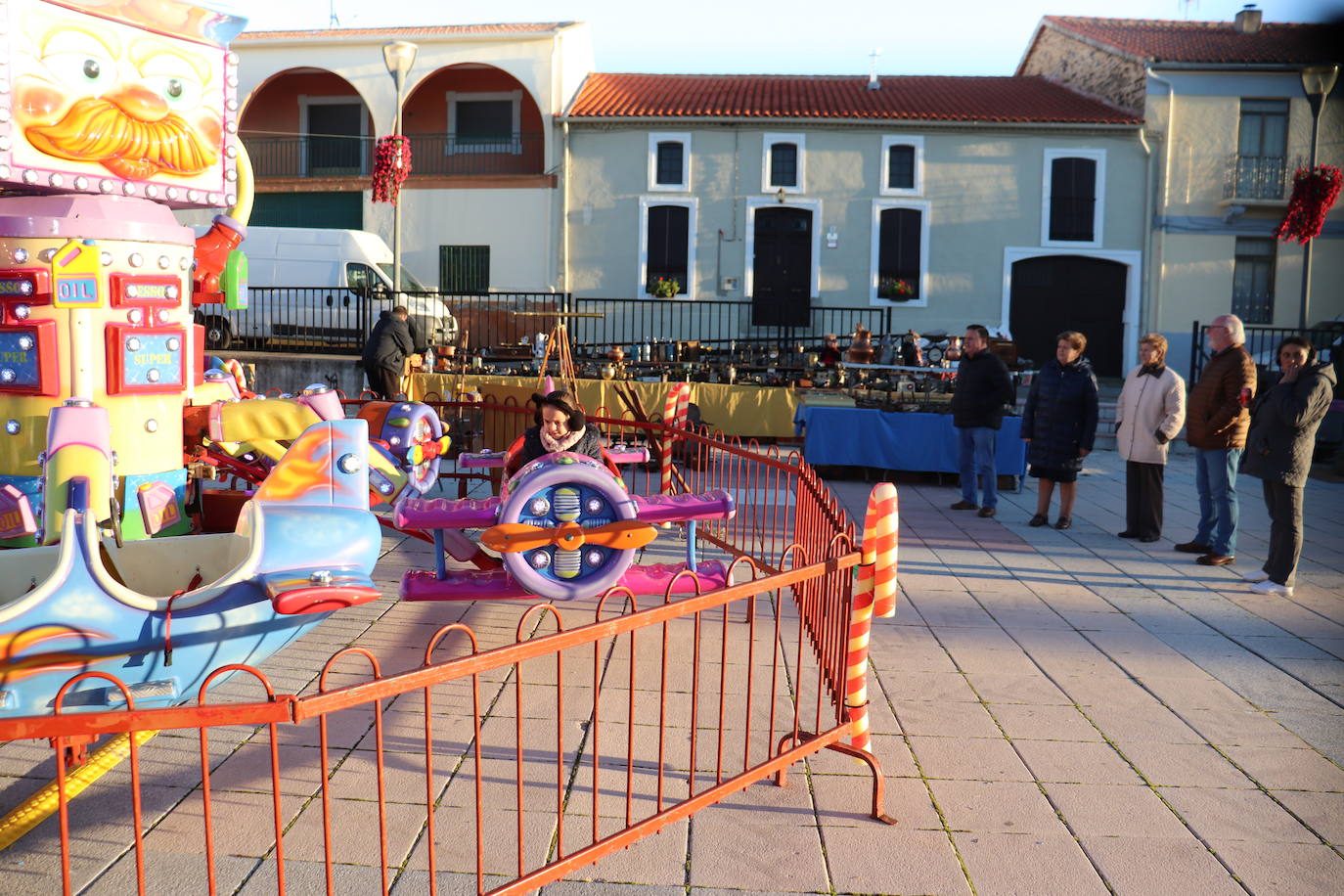 Campillo de Salvatierra se adelanta a la Navidad y celebra su primer mercado de artesanía