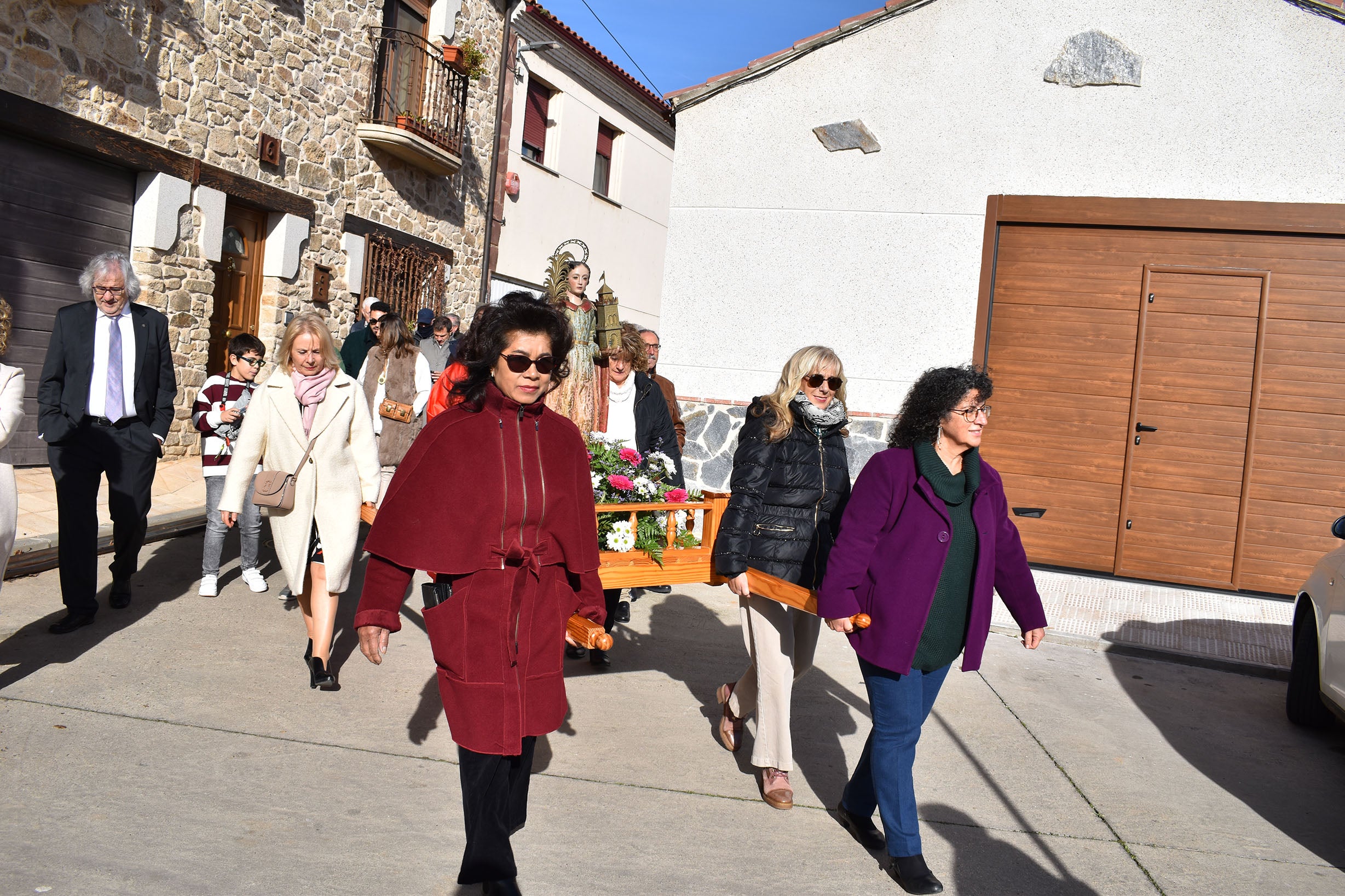 Aldeatejada arropa a su patrona en el día grande de las fiestas