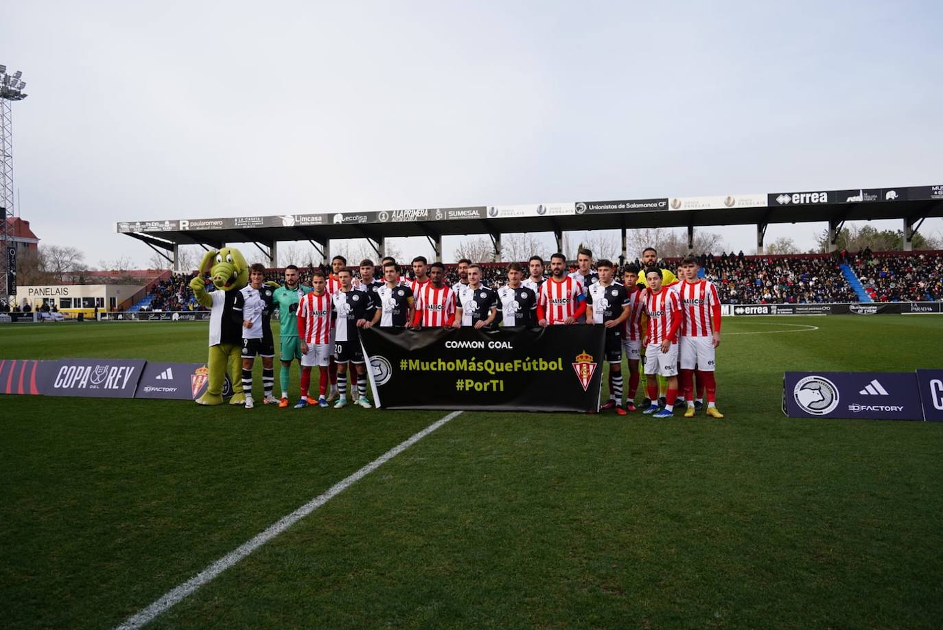 Las mejores imágenes del partido entre Unionistas y el Sporting de Gijón