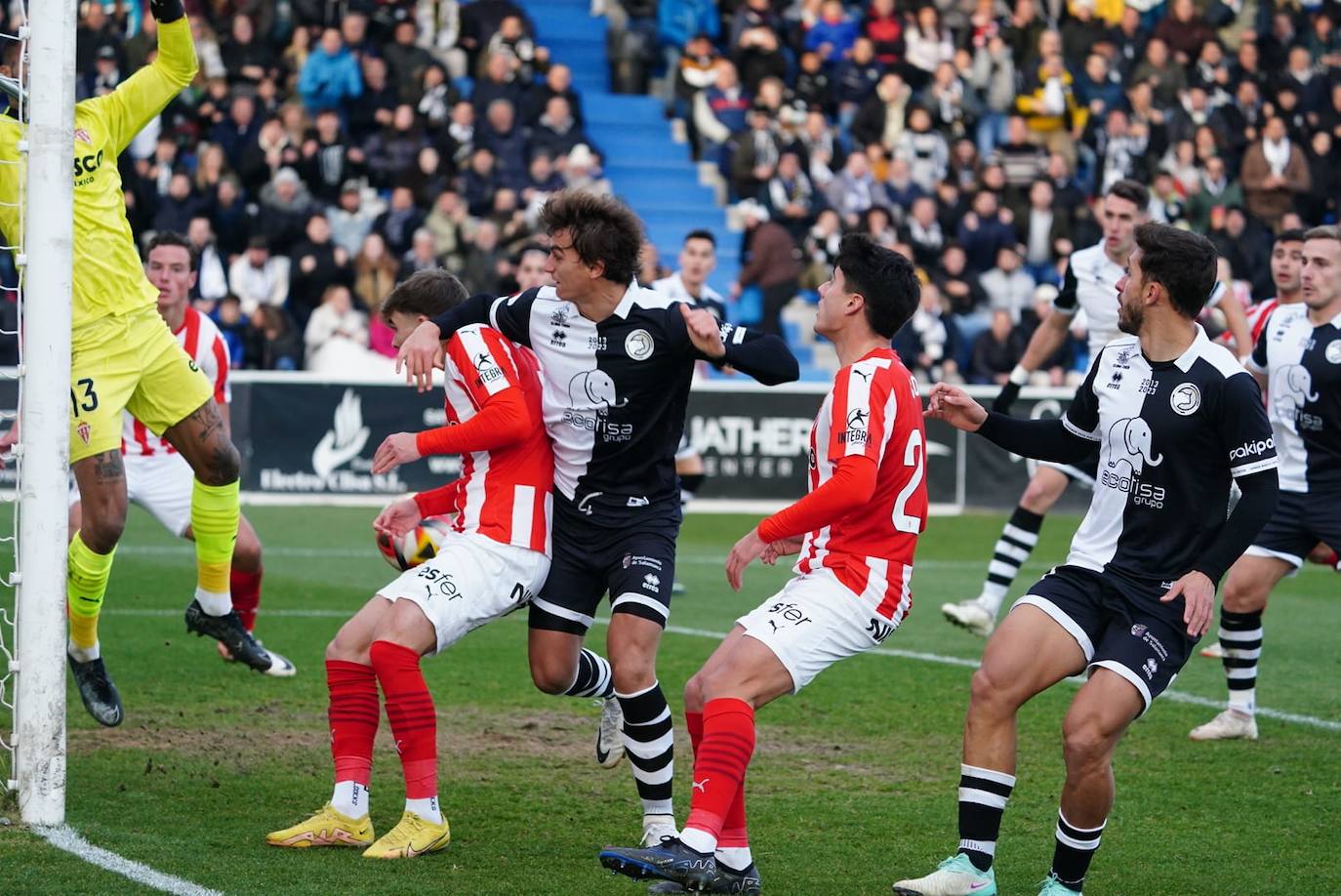 Las mejores imágenes del partido entre Unionistas y el Sporting de Gijón