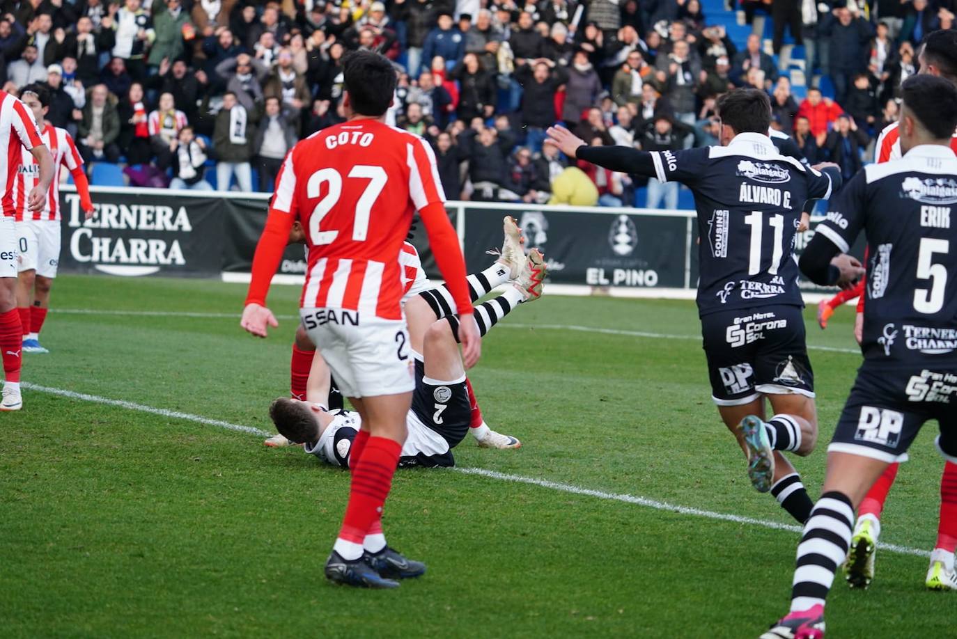 Las mejores imágenes del partido entre Unionistas y el Sporting de Gijón