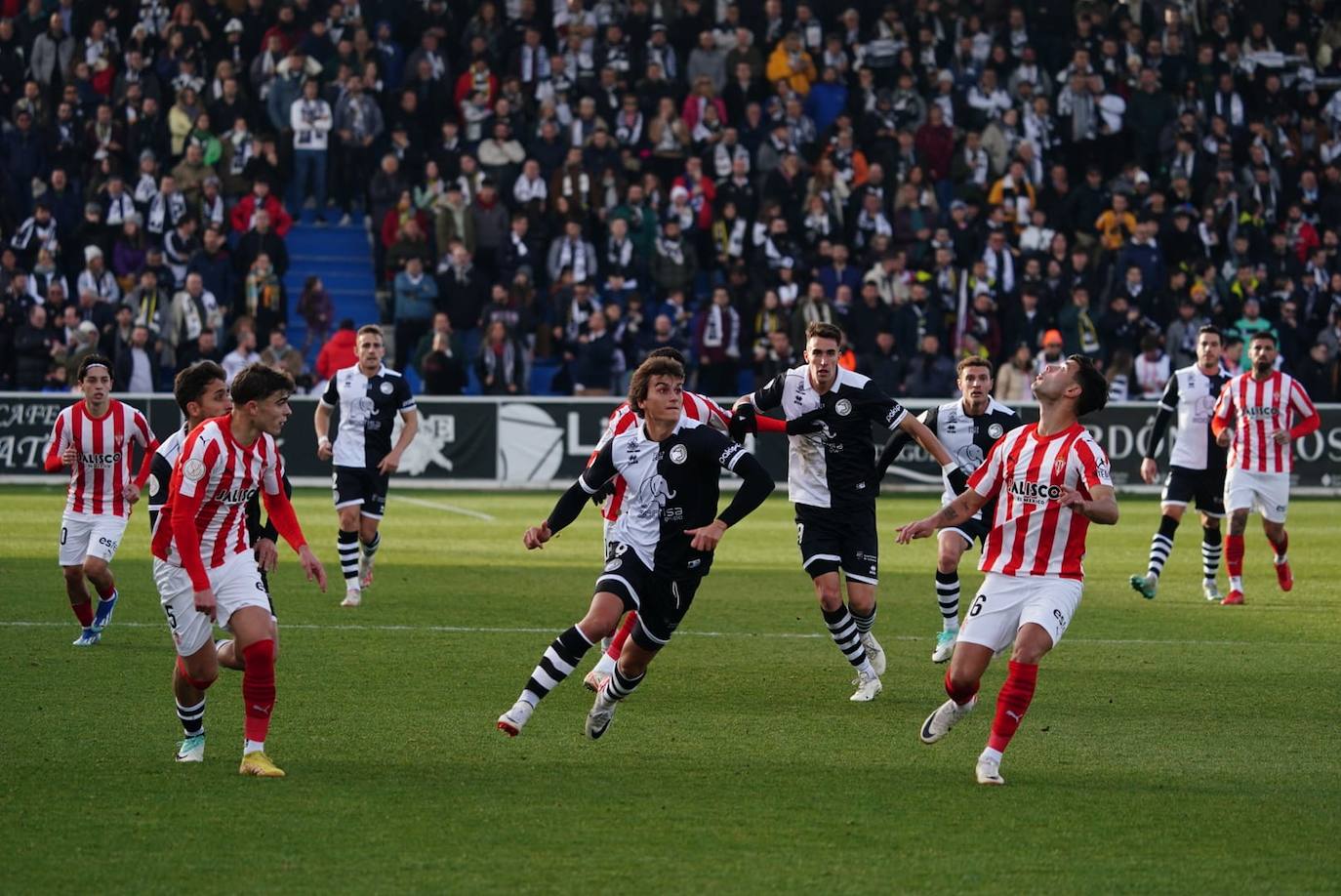 Las mejores imágenes del partido entre Unionistas y el Sporting de Gijón