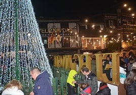 Iluminación navideña en la Plaza Mayor de La Alberca