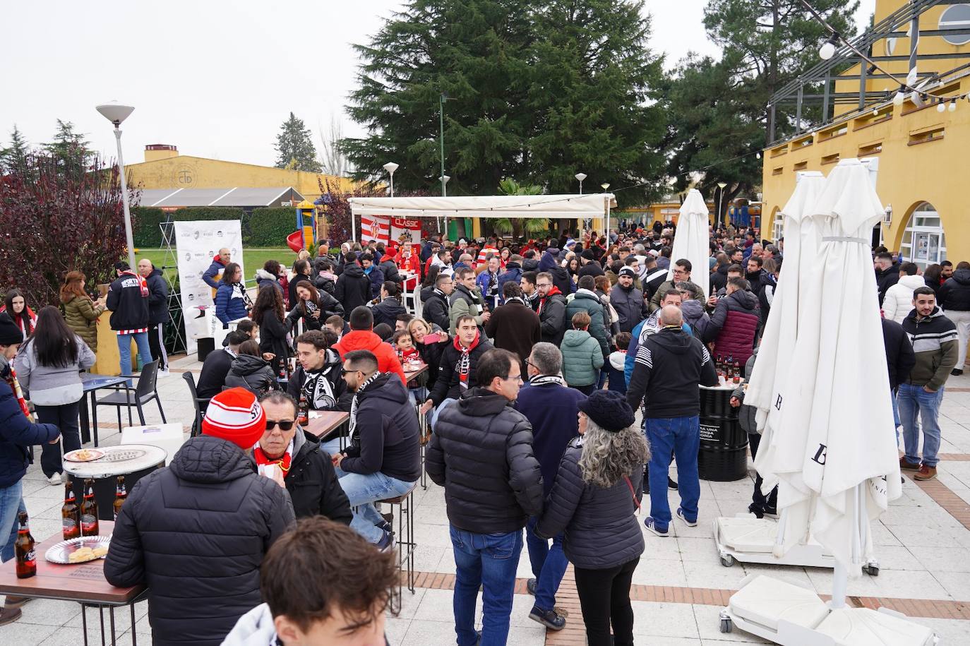 Gran ambiente previo al partido de Copa entre Unionistas y Sporting
