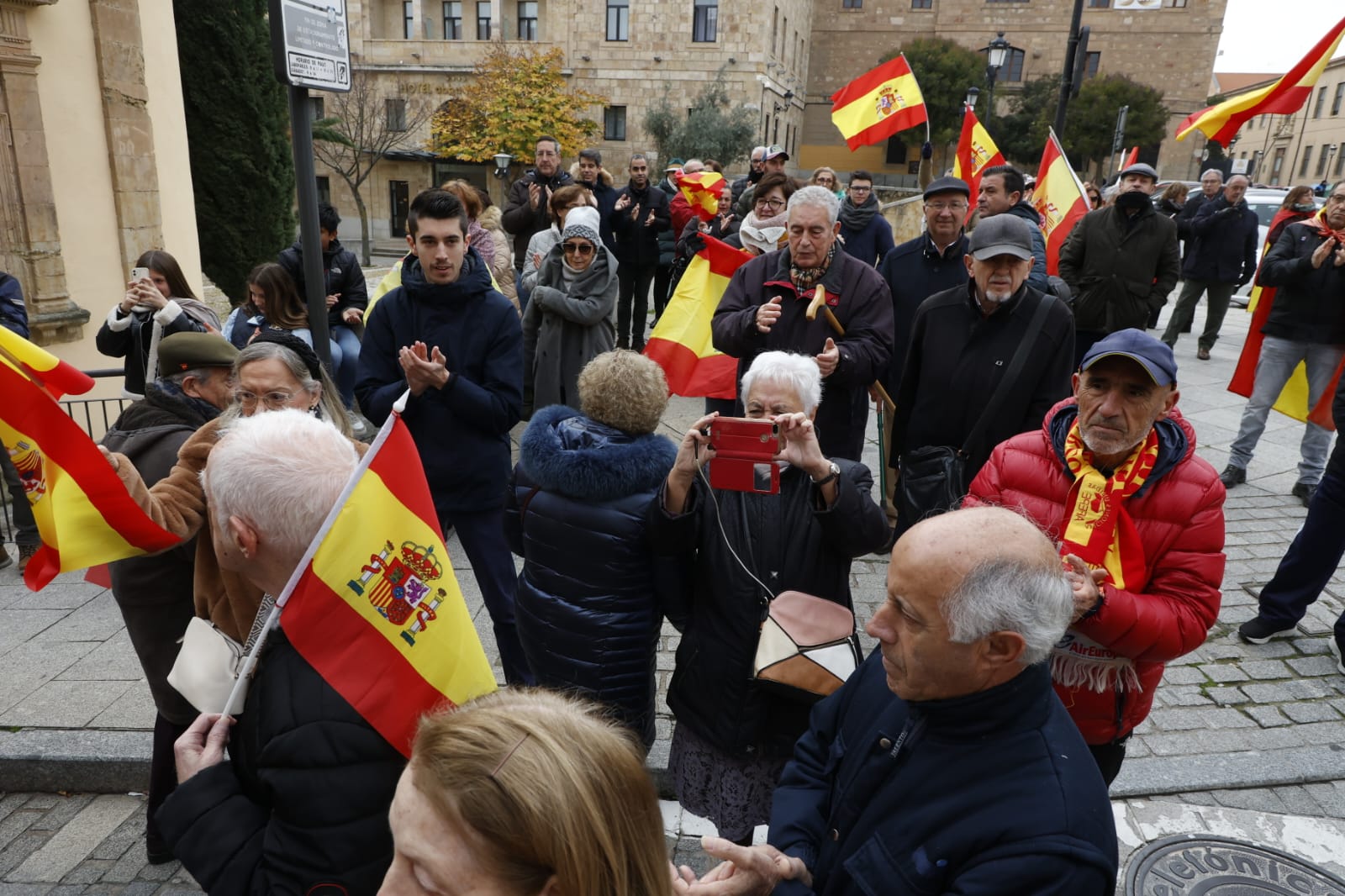 Gritos contra Sánchez en Salamanca el día de la Constitución