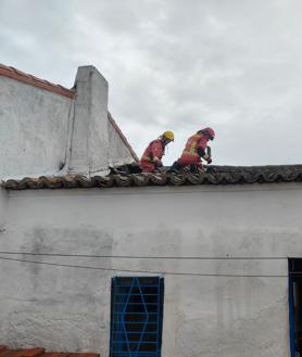 Imagen secundaria 2 - Un incendio moviliza dos dotaciones de bomberos en un domicilio de Rágama