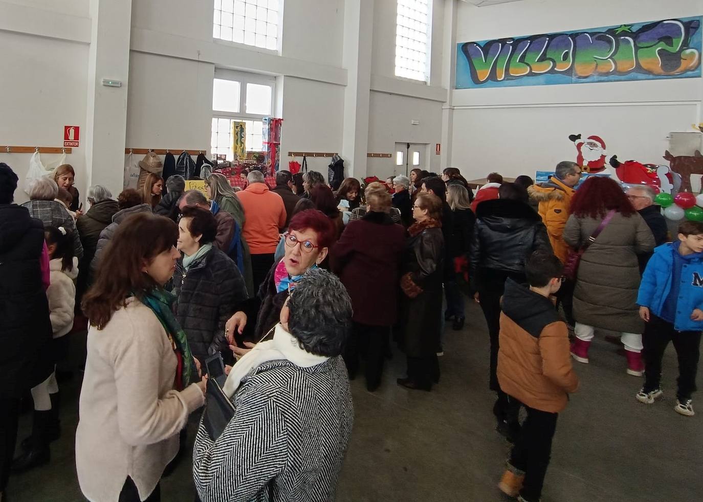 Éxito en el primer mercado navideño solidario de Villoria