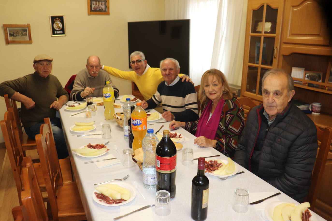 Animada jornada de convivencia de los mayores de Linares de Riofrío en el día de su fiesta