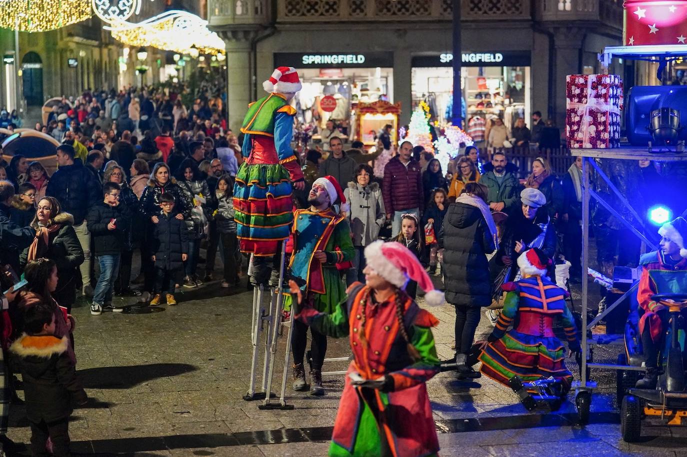 La aparición de los Carteros de Navidad en Salamanca, en imágenes