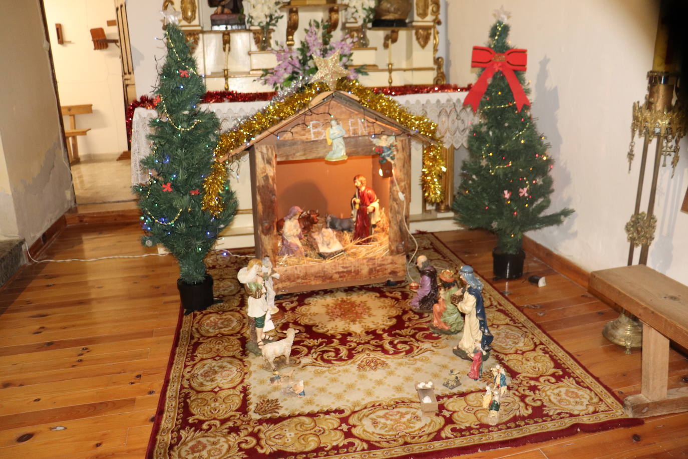 La Tala da la bienvenida a la Navidad con los vecinos unidos para preparar adornos e iluminación