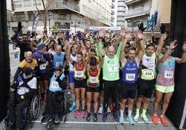 Ambientazo en las calles con la V Carrera Popular 'Corre con tu médico'