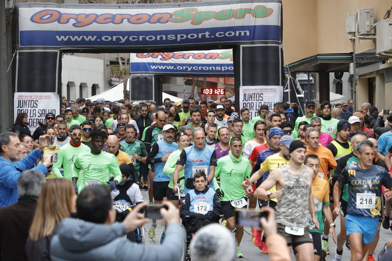 Ambientazo en las calles con la V Carrera Popular &#039;Corre con tu médico&#039;