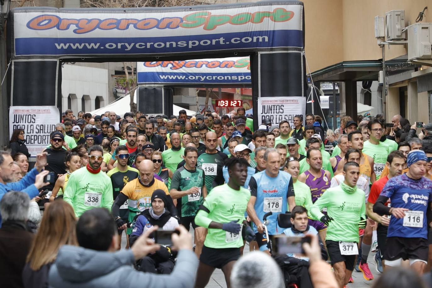 Ambientazo en las calles con la V Carrera Popular &#039;Corre con tu médico&#039;