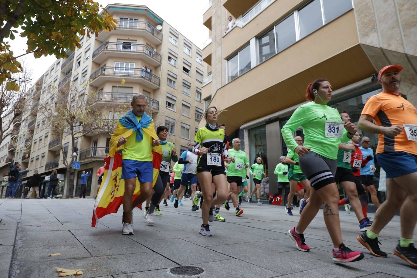 Ambientazo en las calles con la V Carrera Popular &#039;Corre con tu médico&#039;