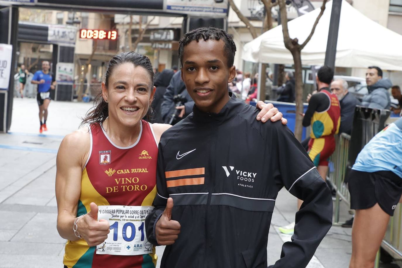 Ambientazo en las calles con la V Carrera Popular &#039;Corre con tu médico&#039;