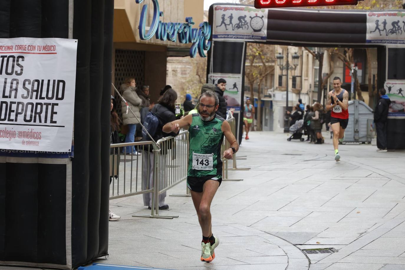 Ambientazo en las calles con la V Carrera Popular &#039;Corre con tu médico&#039;