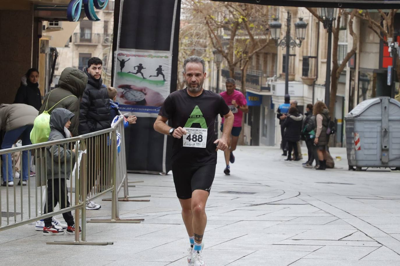 Ambientazo en las calles con la V Carrera Popular &#039;Corre con tu médico&#039;