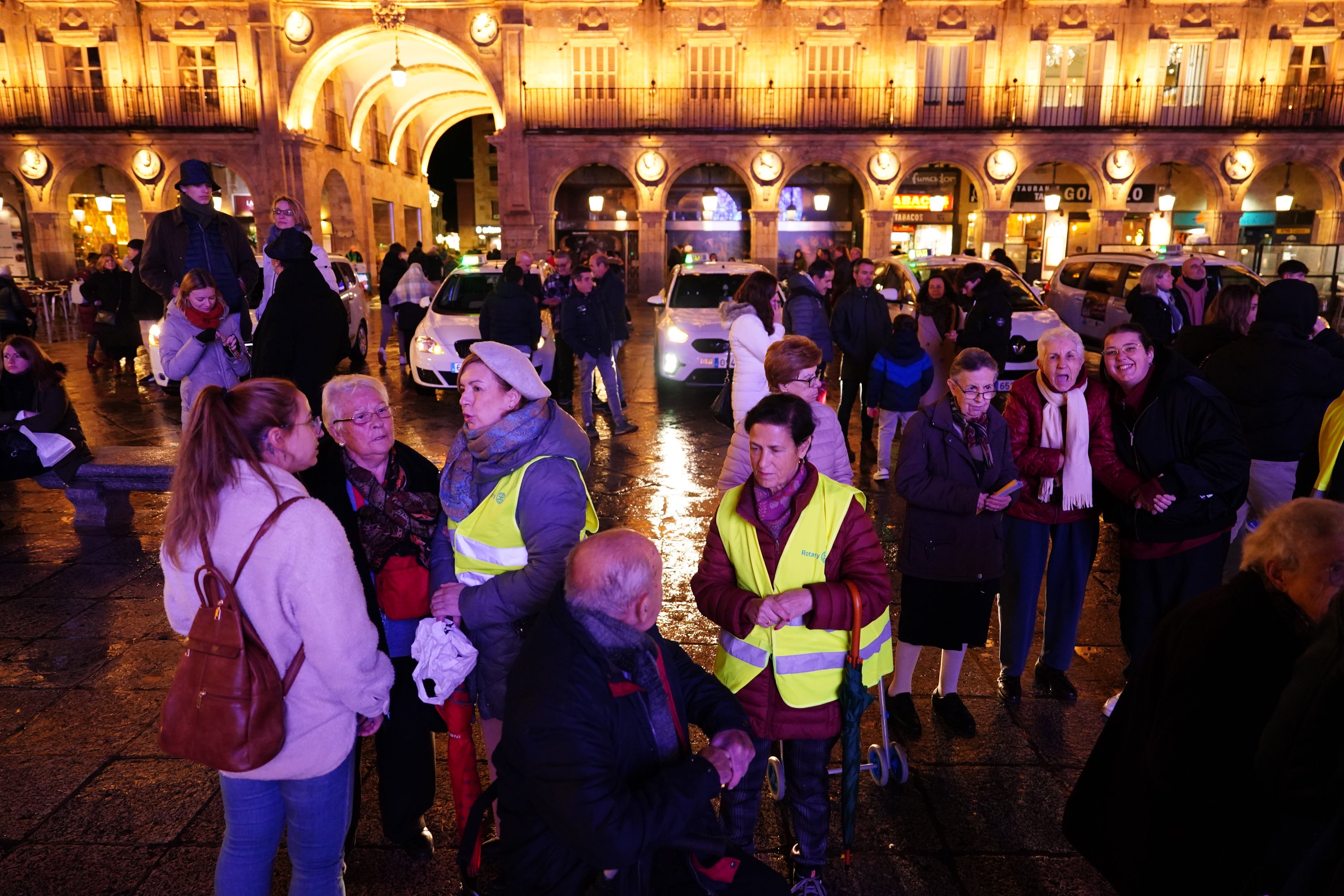 El regalo navideño de los taxistas para que los mayores disfruten de las luces