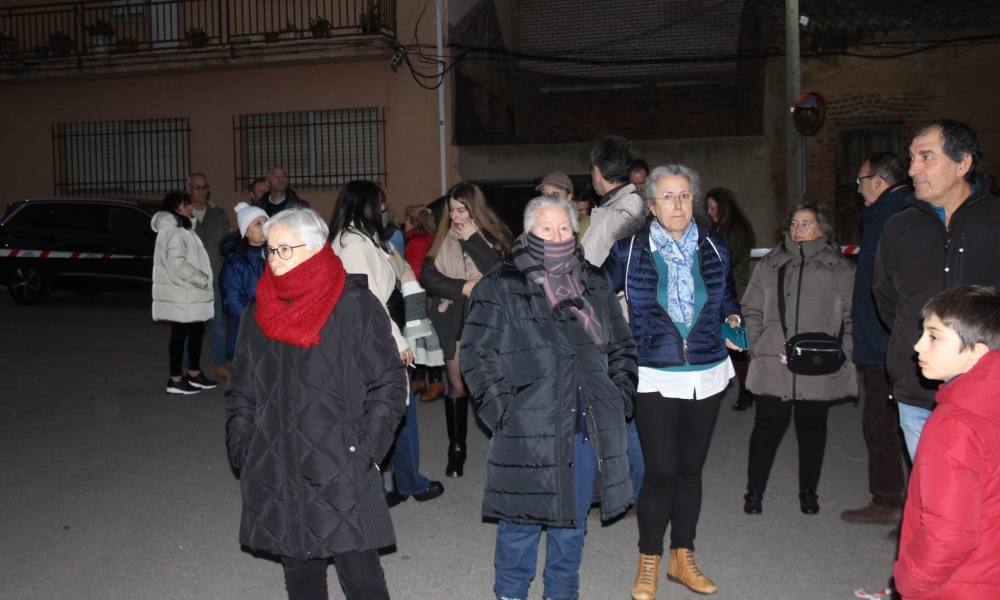 Villoruela enciende un nuevo árbol hecho con 3.000 metros de cuerda