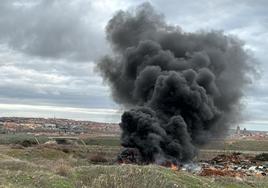 La columna de humo se podía ver desde Salamanca.