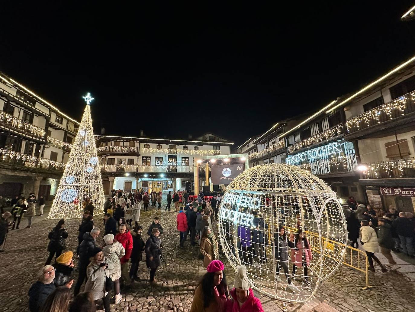 Esta es la esperada iluminación navideña de La Alberca