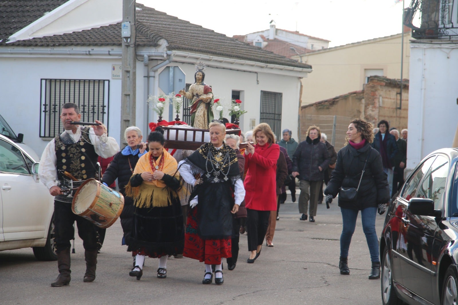 Pelabravo rinde honores a Santa Lucía