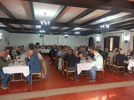 Comida de trabajadores y vocales de la Lonja que celebró la Diputación el pasado lunes en Castro Enríquez.