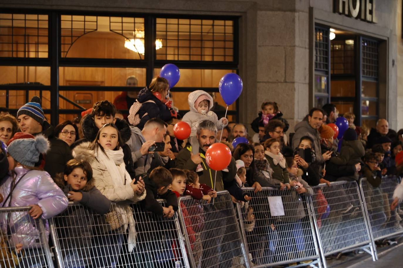 25.000 asistentes acudieron a ver la espectacular Cabalgata de Papá Noel