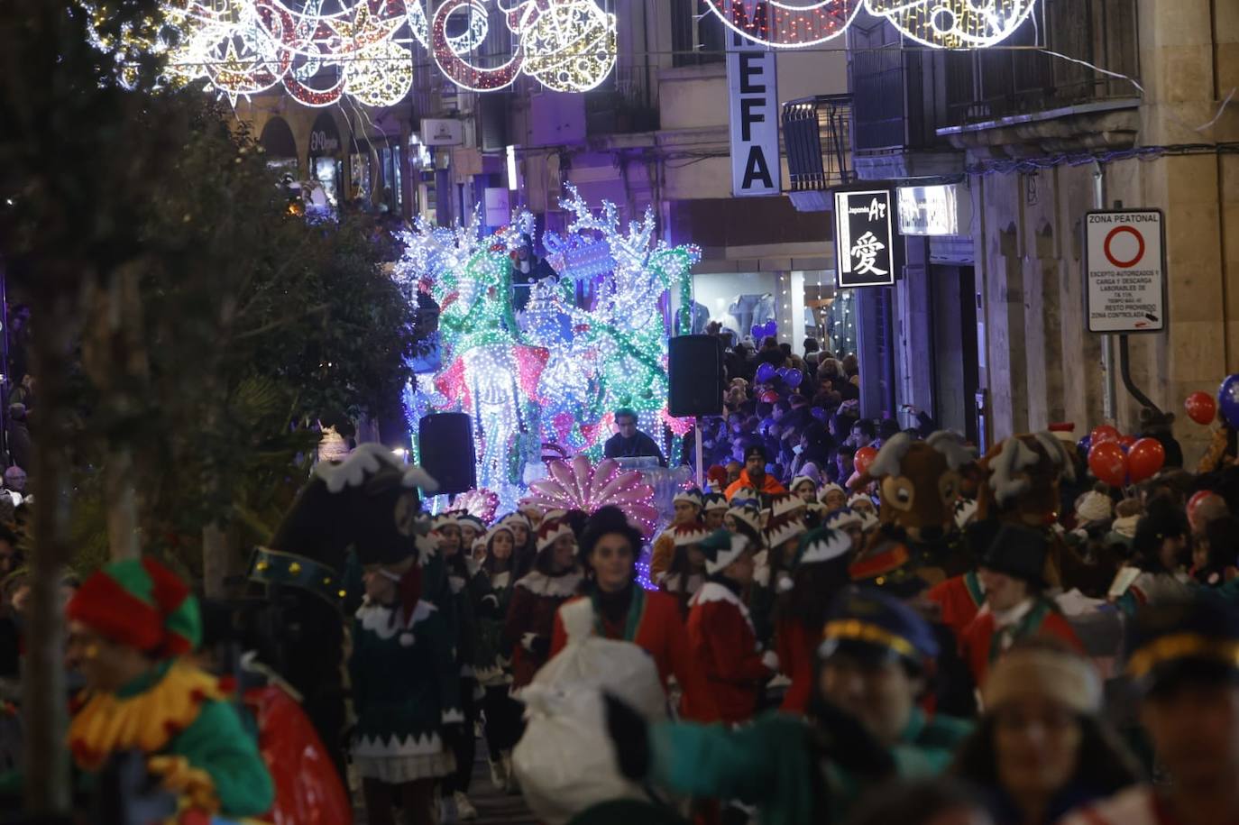 25.000 asistentes acudieron a ver la espectacular Cabalgata de Papá Noel