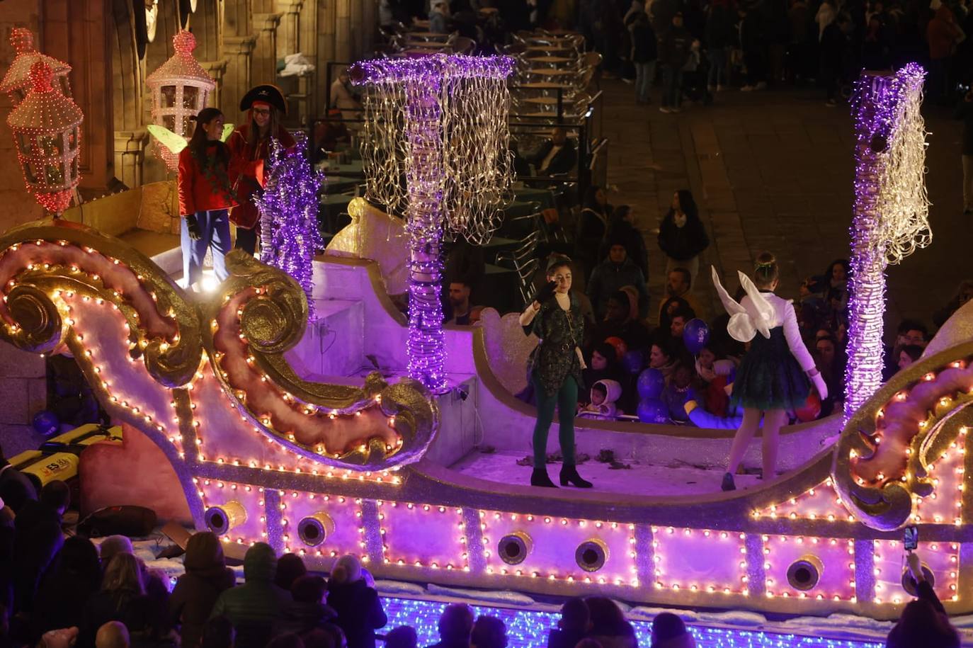 25.000 asistentes acudieron a ver la espectacular Cabalgata de Papá Noel