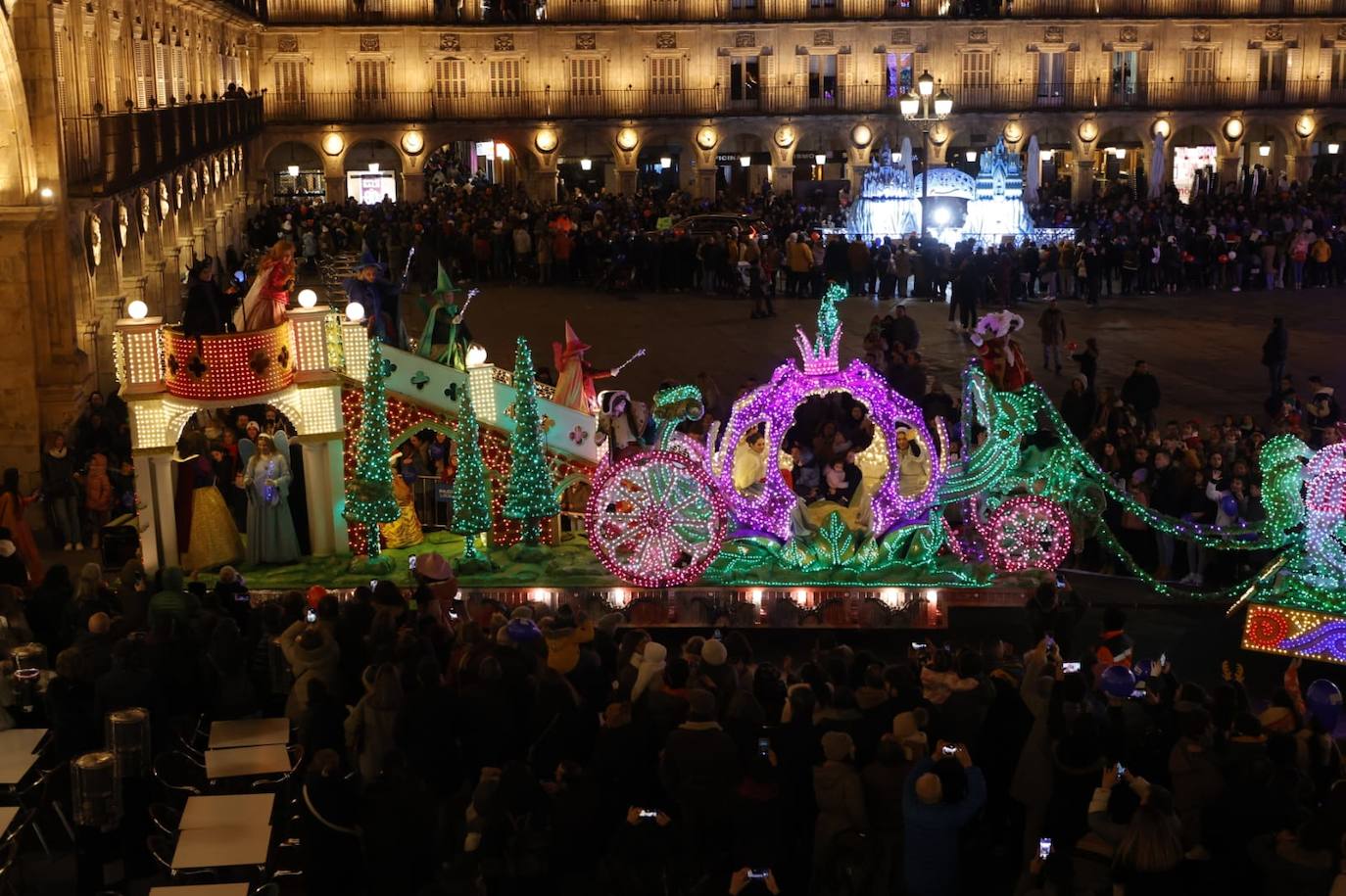 25.000 asistentes acudieron a ver la espectacular Cabalgata de Papá Noel