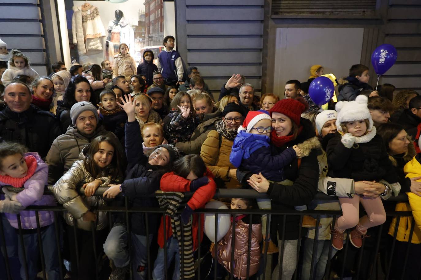 25.000 asistentes acudieron a ver la espectacular Cabalgata de Papá Noel