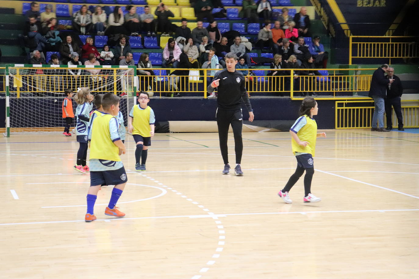 Béjar se vuelca con la gala deportivo-benéfica: 1.500 kilos de alimentos, productos de higiene y limpieza