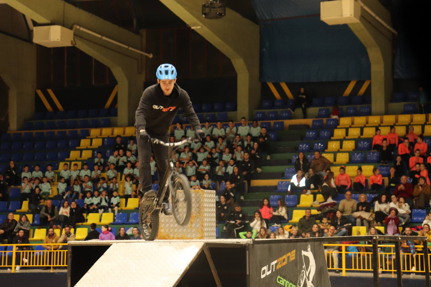 Béjar se vuelca con la gala deportivo-benéfica: 1.500 kilos de alimentos, productos de higiene y limpieza