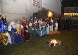 Los Reyes Magos, el Portal de Belén y la Corporación municipal en la representación impulsada por la asociación vecinos «Barrio Nuevo»