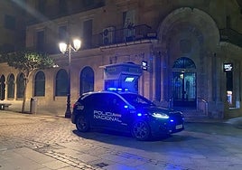 La Policía Nacional durante el Fin de Año Universitario en la calle Toro, donde ocurrieron los hechos.