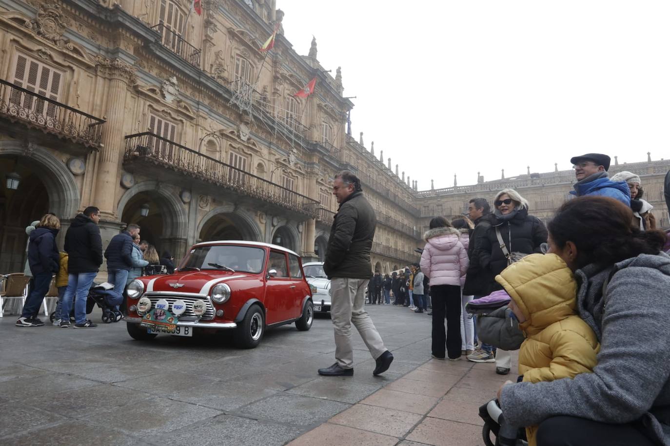 Gran exhibición automovilística y cargada de solidaridad en el Día del Guardia Urbano