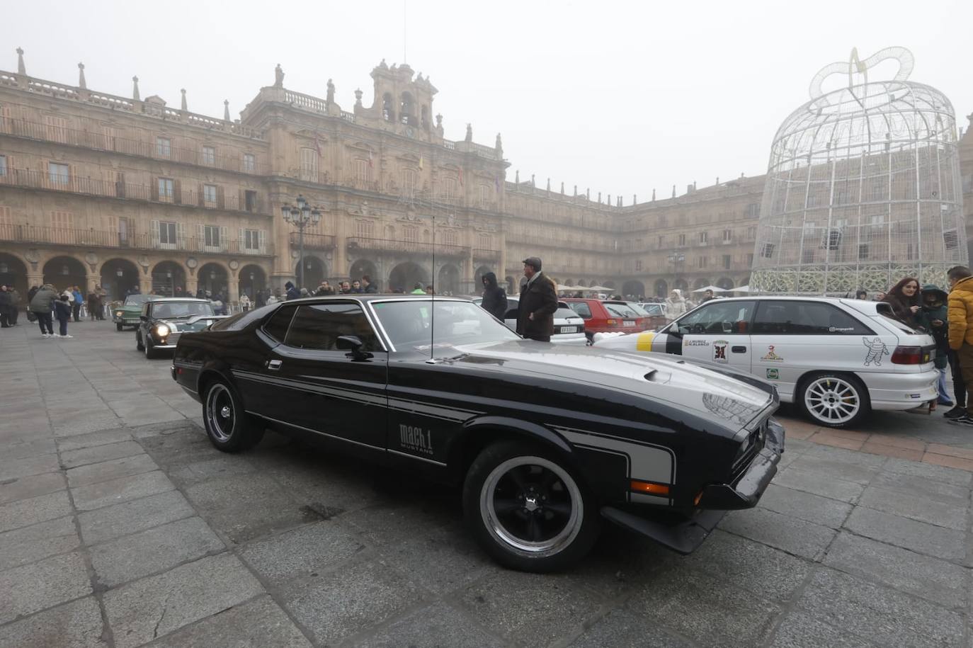 Gran exhibición automovilística y cargada de solidaridad en el Día del Guardia Urbano