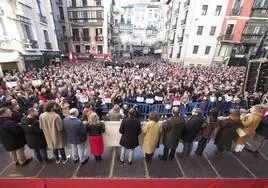 'Pamplona no se vende': miles de personas claman contra la moción de censura de PSOE y EH Bildu