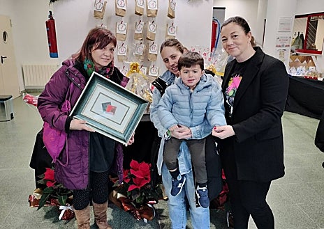 Imagen secundaria 1 - Entrega de los premios a los tres trabajos con mayor puntuación recibida.