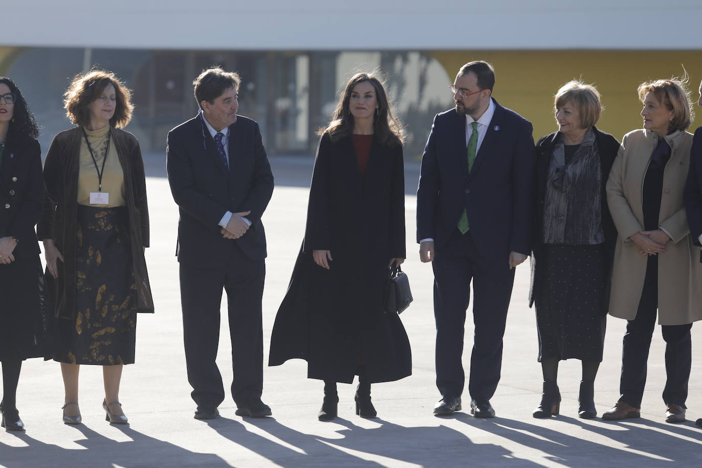 El arriesgado y comentado look de la Reina Letizia antes de Navidad