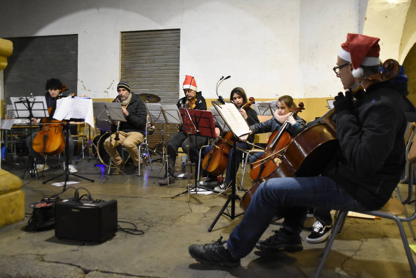 Atavíos y música tradicional en el belén de Miróbriga