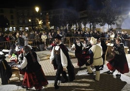 Bailes al son de la música de la gaita y el tamboril en el belén de "El Botón Charro de Miróbriga"