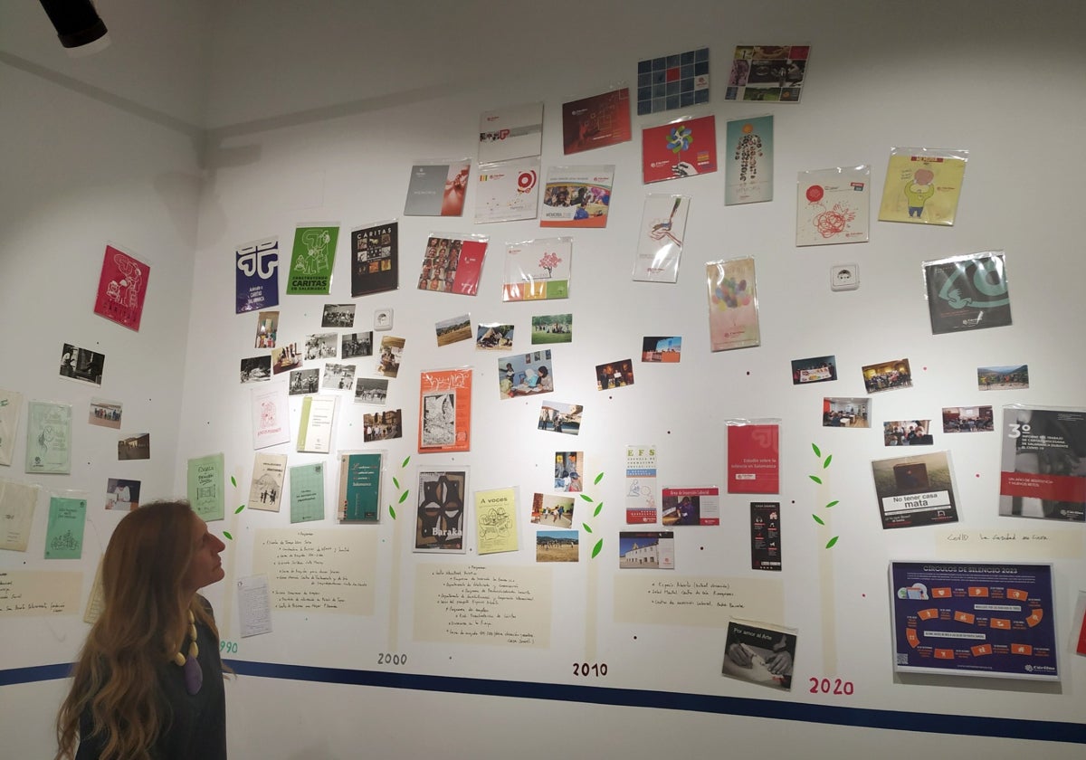 Exposición por los 60 años de Cáritas en el Centro Comercial El Tormes.