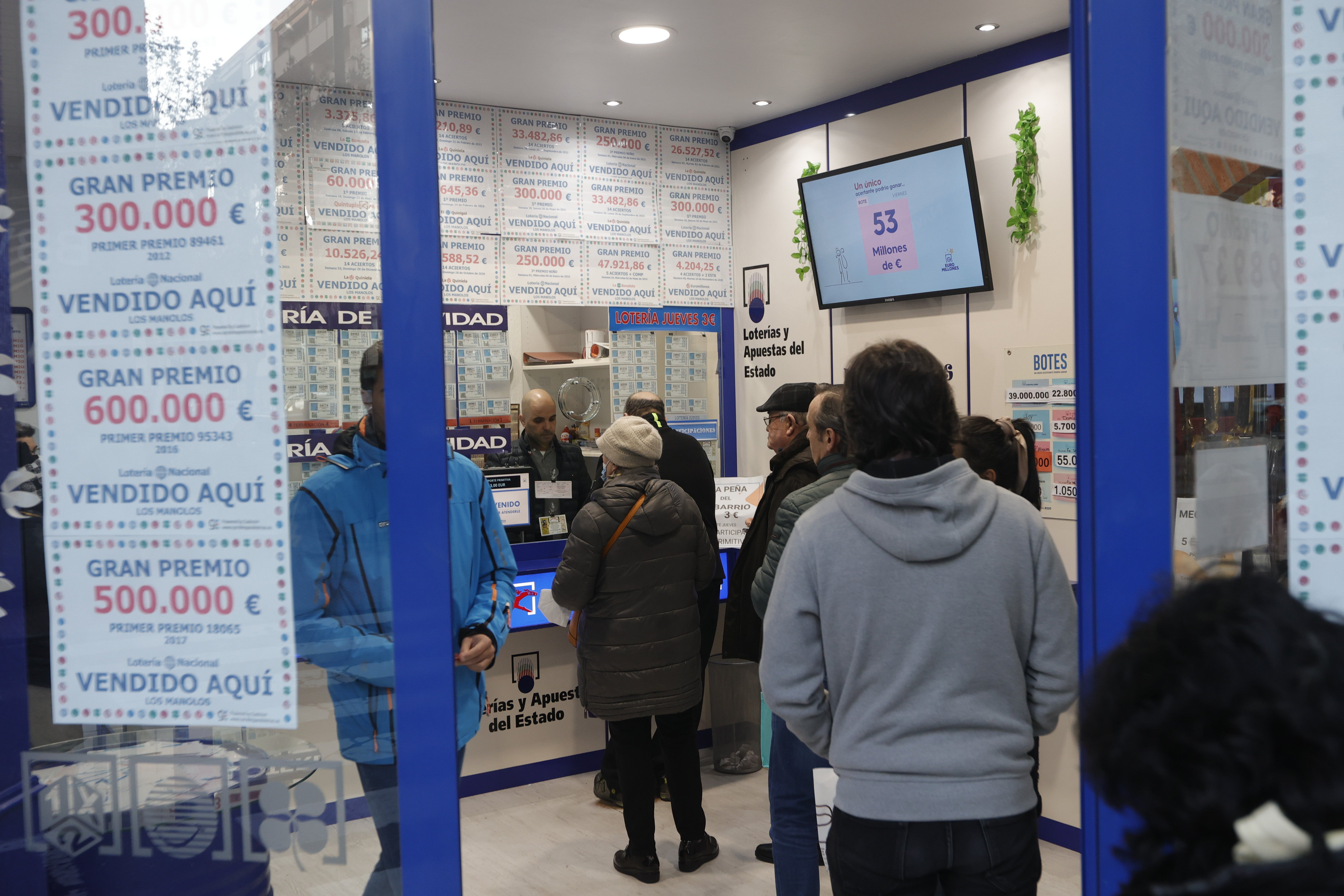 Grandes colas en el último día antes del Sorteo de Navidad