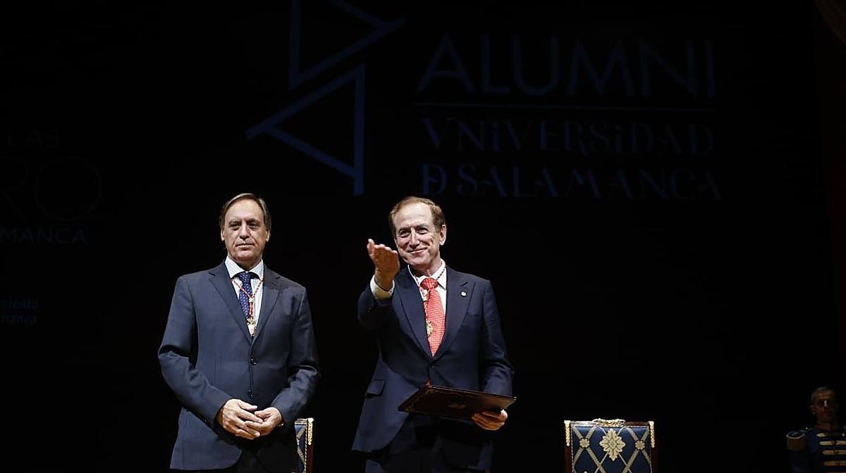Carbayo destaca el carácter «global» de El Niño de la Capea y Alumni en la entrega de las Medallas de Oro de Salamanca