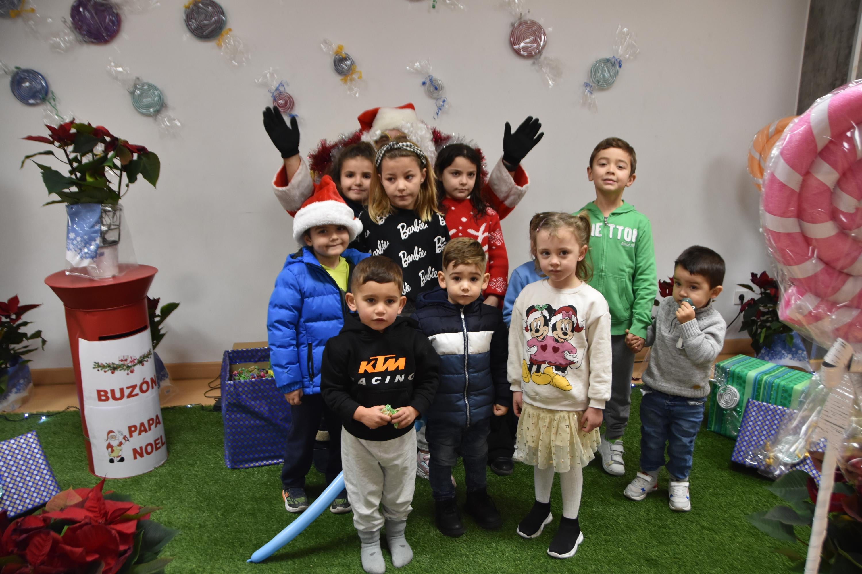 Hinchables y visita de Papá Noel para los niños de Villamayor