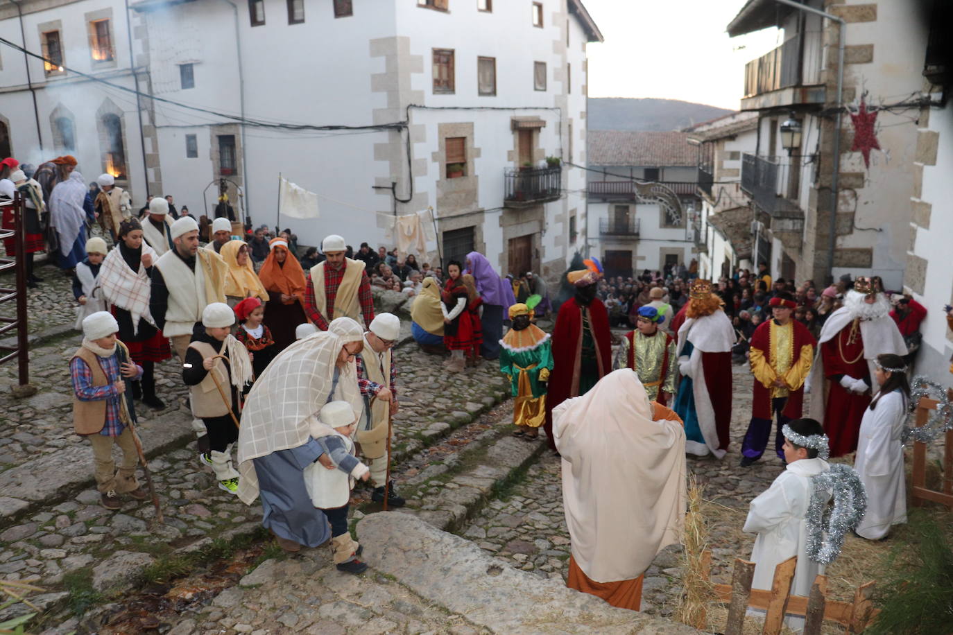 La Cuesta de la Romana de Candelario alumbra el nacimiento del Niño Jesús