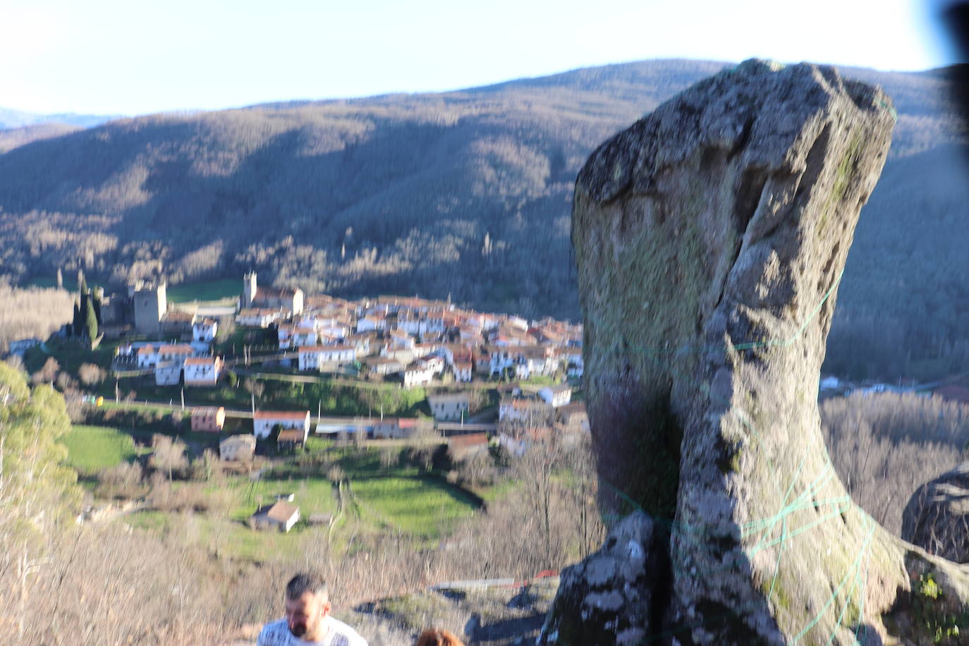 Montemayor del Río no falta a su tradición con los campanillos en la tarde de Nochebuena