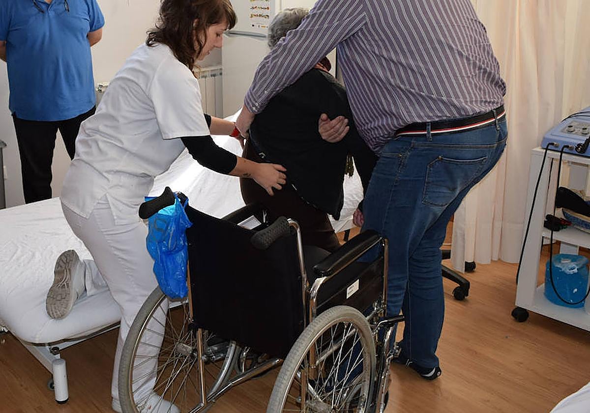 Sanidad incorpora un vehículo eléctrico en Salamanca para la atención domiciliaria